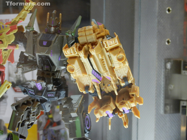 San Diego Comic Con 2012 Exclusive Bruticus G1 Colors  (14 of 134)